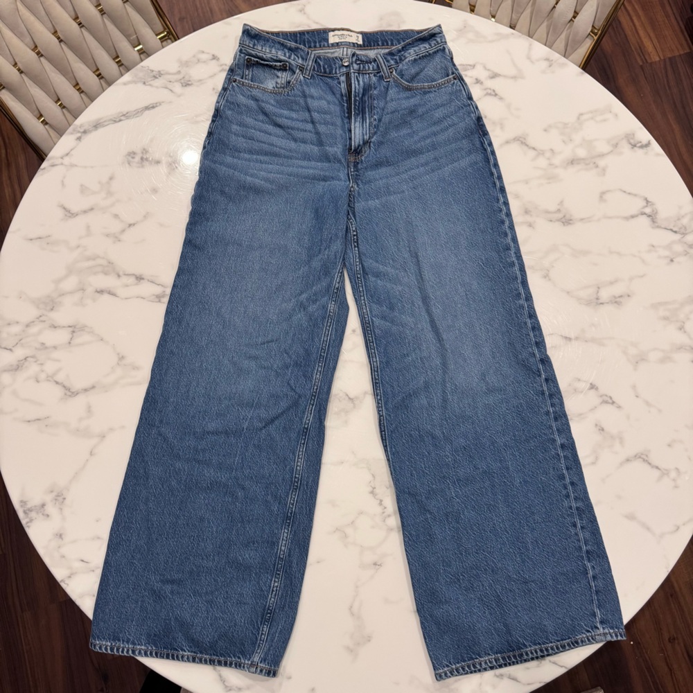 A&F Wide Leg High Rise Jeans, Size 26/2